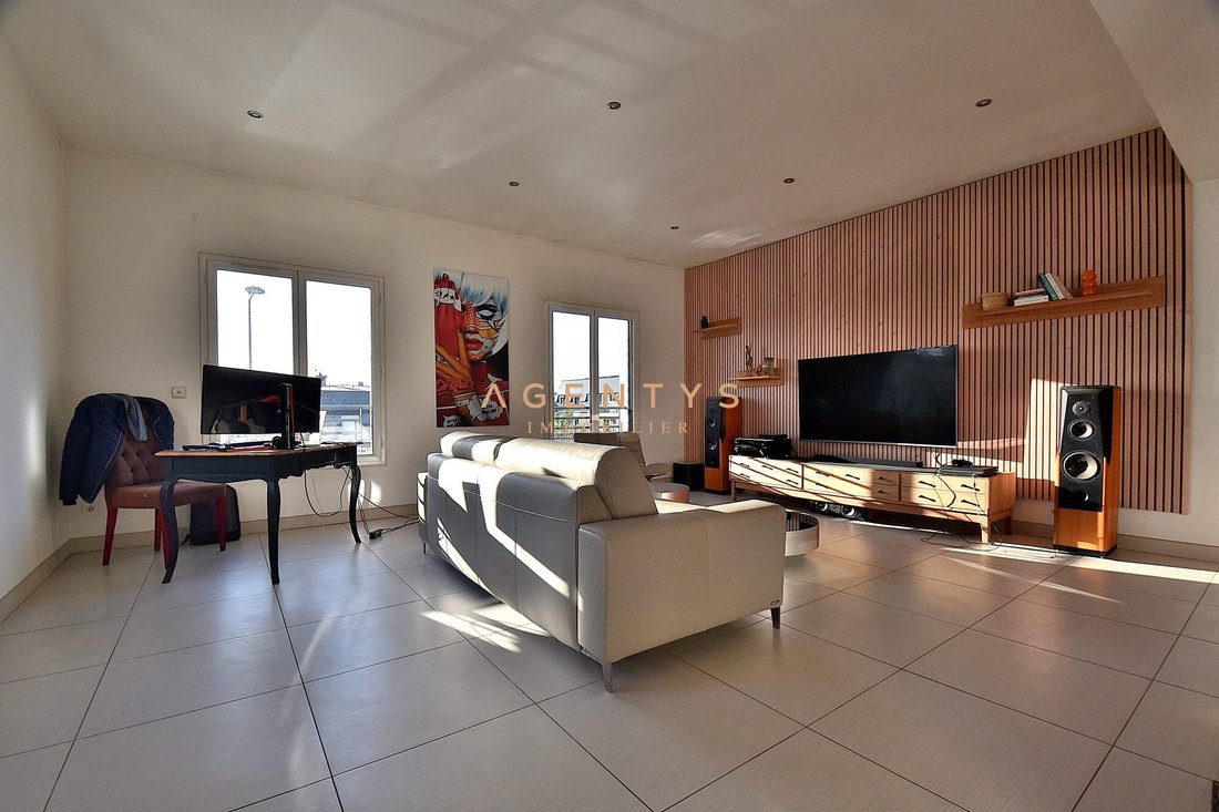 House in Chennevieres-sur-Marne, Ile-de-France, France 5 - 17831627