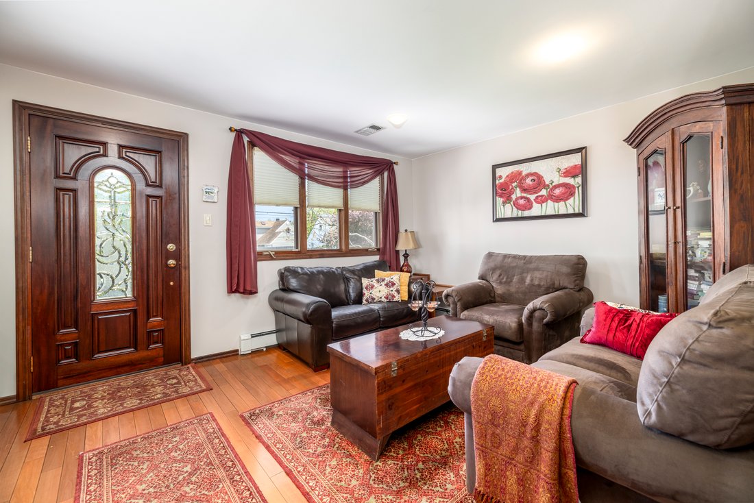 House in East Meadow, New York, United States 4 - 17815342