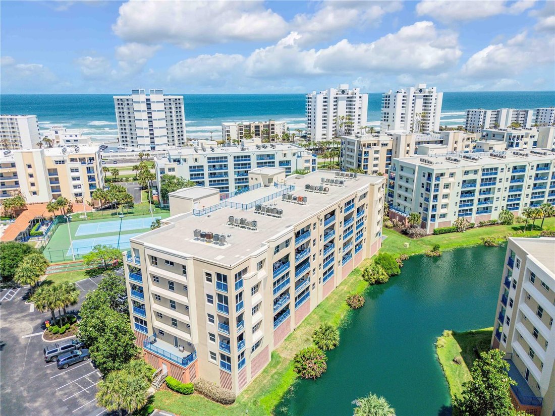 Condo in New Smyrna Beach, Florida, United States 1 - 17833880