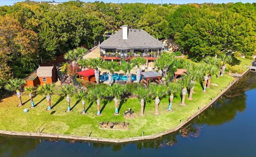 House in Arlington, Texas, United States 1
