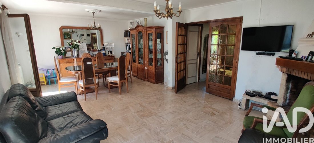 House in Neuilly-sur-Marne, Ile-de-France, France 1 - 17824634