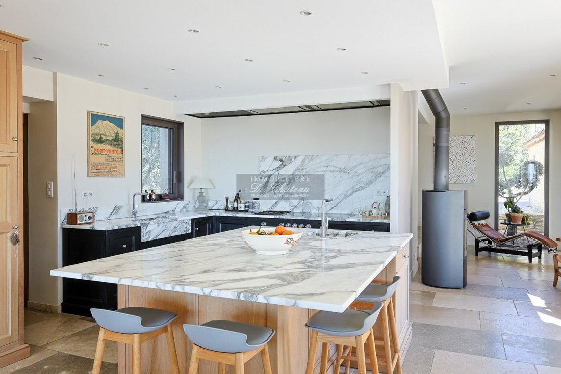 House in Gordes, Provence-Alpes-Côte d'Azur, France 3 - 17820274