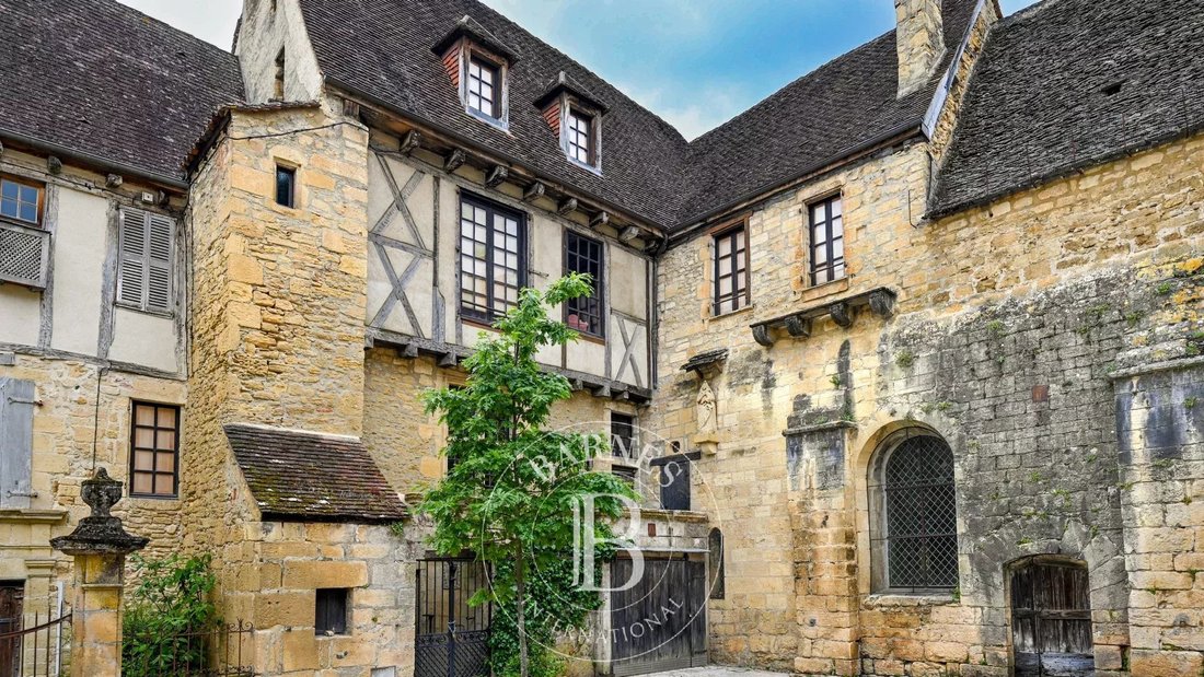 Estate in Sarlat-la-Canéda, Nouvelle-Aquitaine, France 1 - 15882444