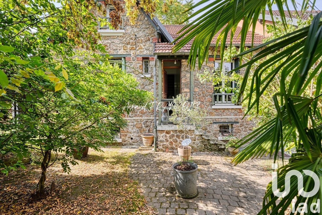 House in Le Vésinet, Ile-de-France, France 1 - 17818975