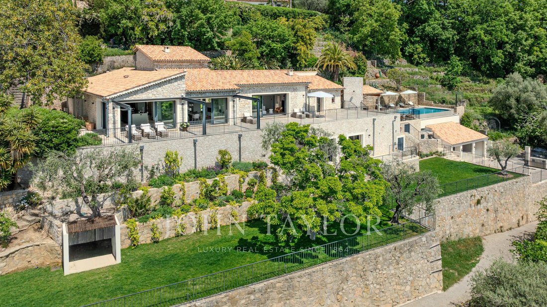Villa in Châteauneuf-Grasse, Provence-Alpes-Côte d'Azur, France 1 - 17829182