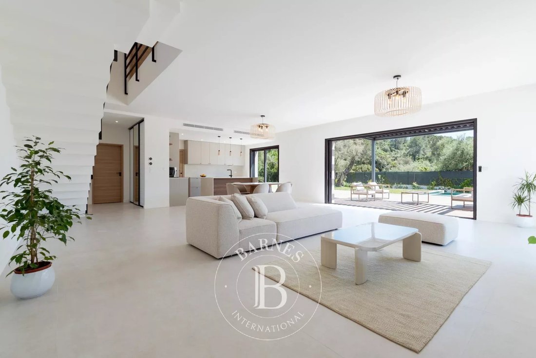 Villa in Sud, Roquefort-les-Pins, France 3 - 17825260