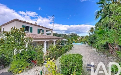Casa en Châteauneuf-Grasse, Provenza-Alpes-Costa Azul, Francia 1