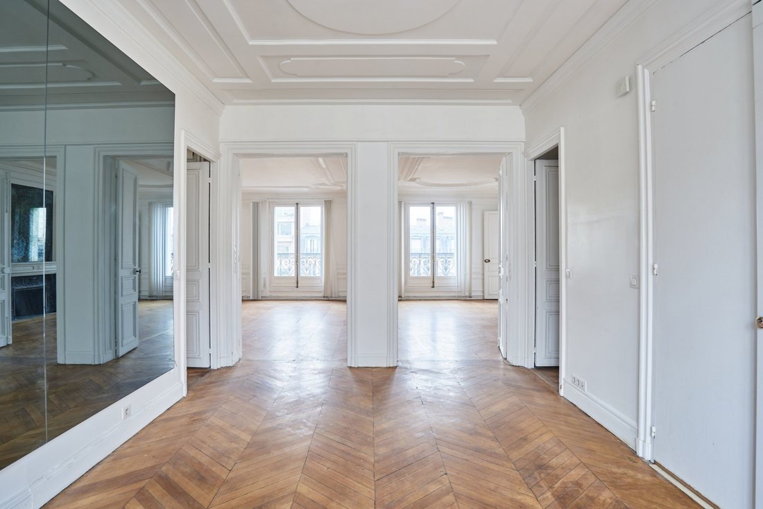 Apartment in Saint Philippe du Roule, Paris 8e Arrondissement, Paris 5 - 17820295
