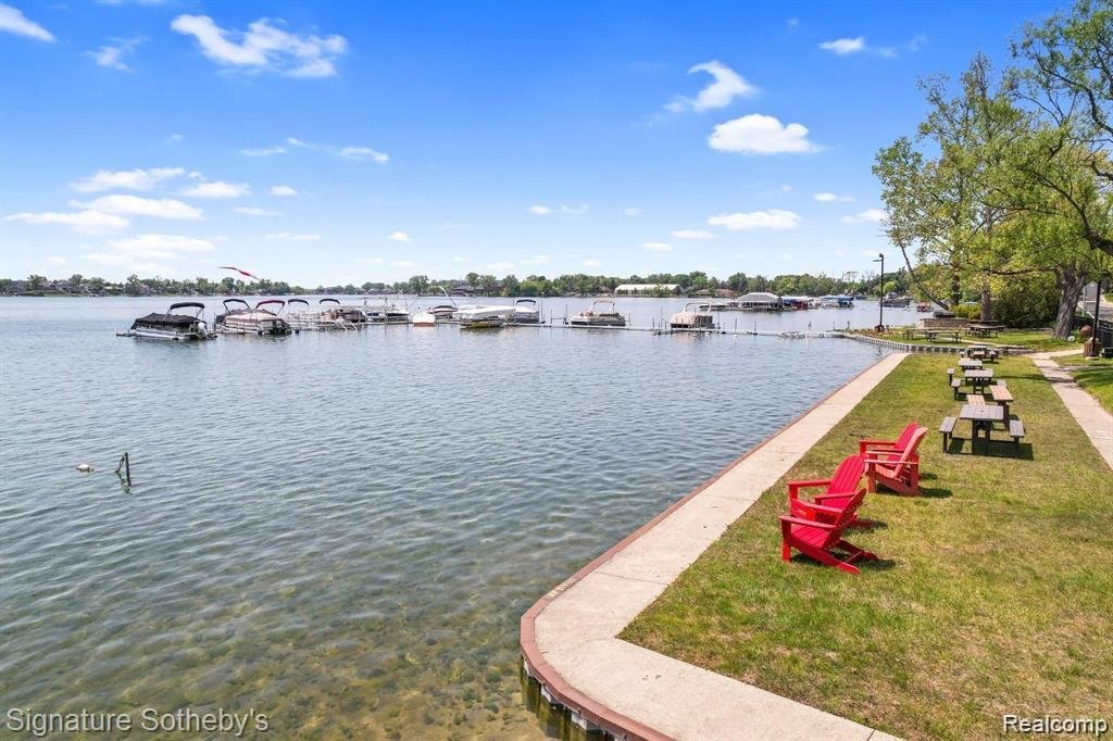 House in Sylvan Lake, Michigan, United States 1 - 17821303