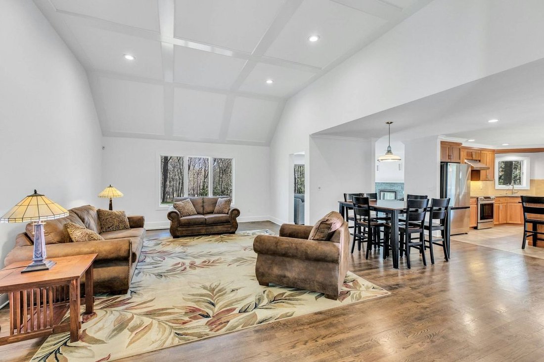 House in Hampton Bays, New York, United States 4 - 17821845