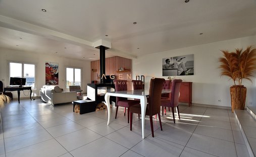 House in Chennevieres-sur-Marne, Ile-de-France, France 1
