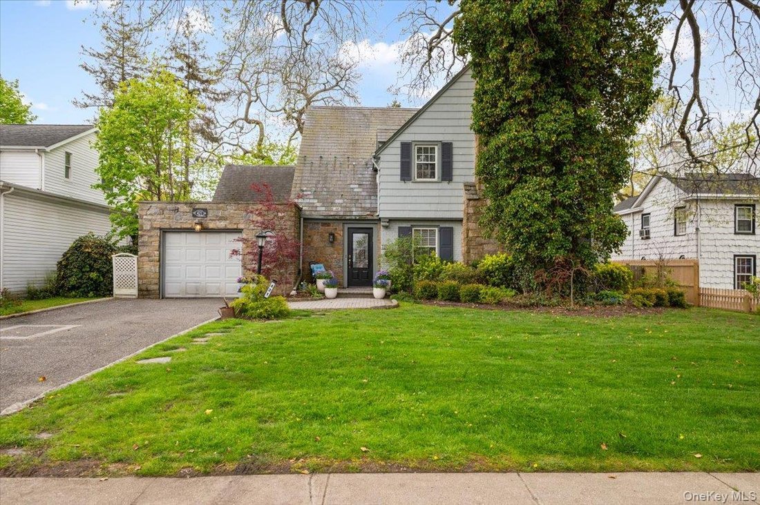 House in Lawrence, New York, United States 1 - 17816547