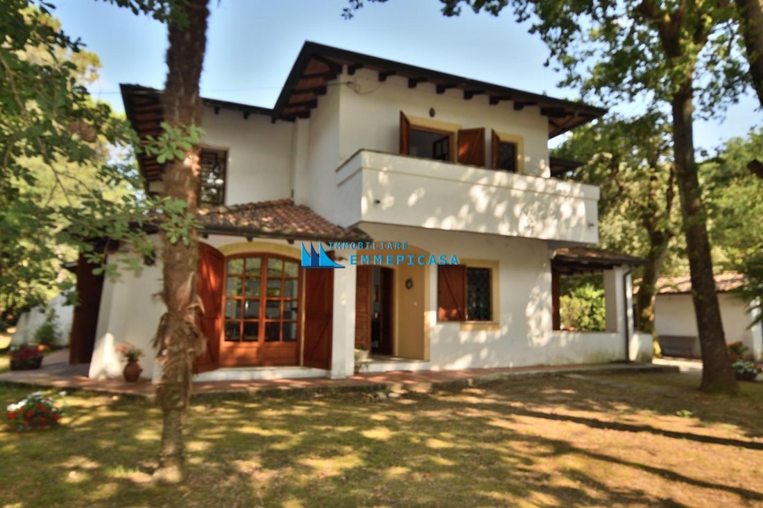 Country House in Ronchi, Massa, Italy 1 - 17834055