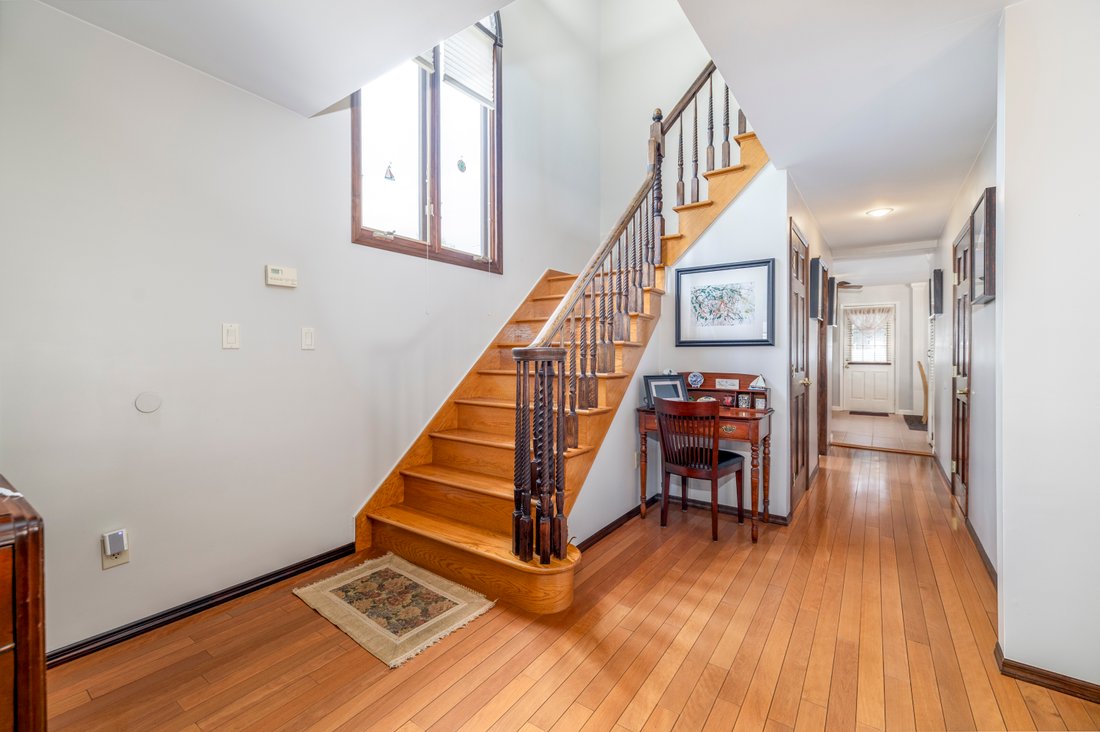 House in East Meadow, New York, United States 3 - 17815342