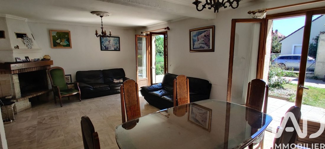 House in Neuilly-sur-Marne, Ile-de-France, France 3 - 17824634
