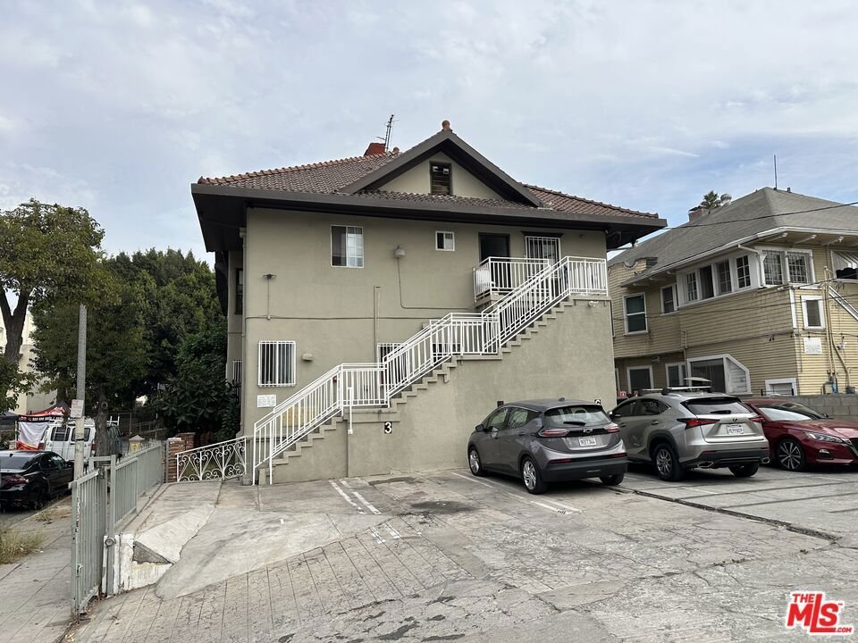 Los Angeles, California, United States 4 - 17829750