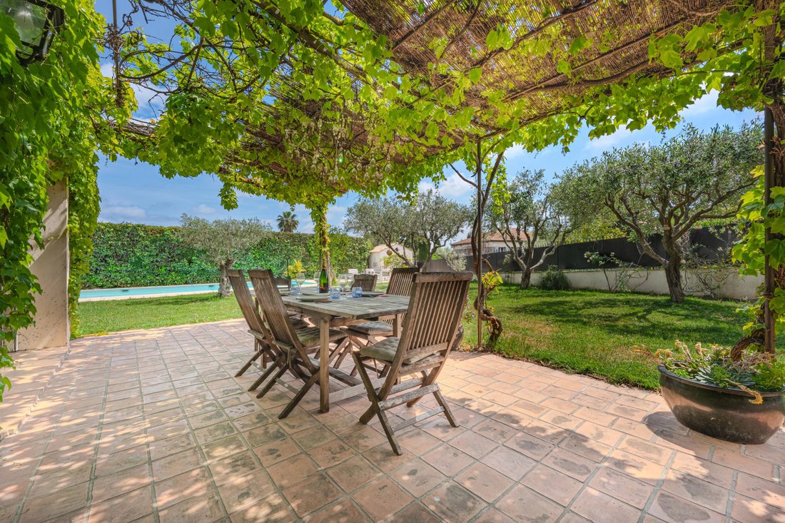 House in Mougins, Provence-Alpes-Côte d'Azur, France 1 - 17676909