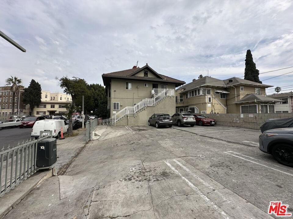 Los Angeles, California, United States 5 - 17829750