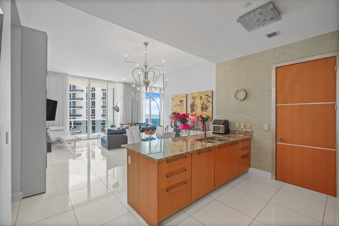 Condo in Sunny Isles Beach, Florida, United States 3 - 17816322