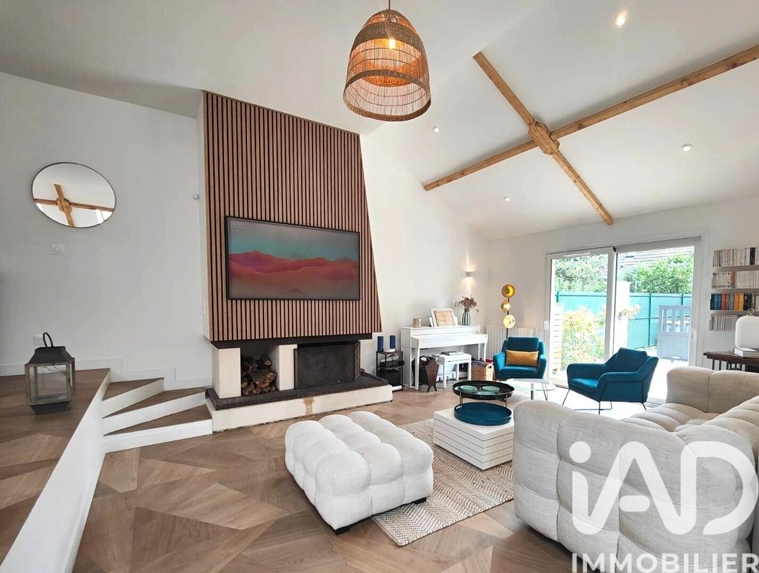 House in Chatou, Ile-de-France, France 1 - 17779600