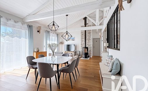 House in Charron, Nouvelle-Aquitaine, France 1
