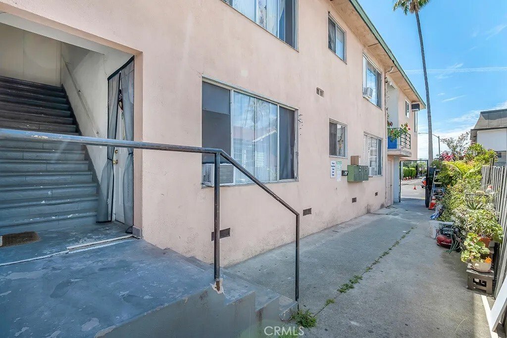 Los Angeles, California, United States 4 - 17823238