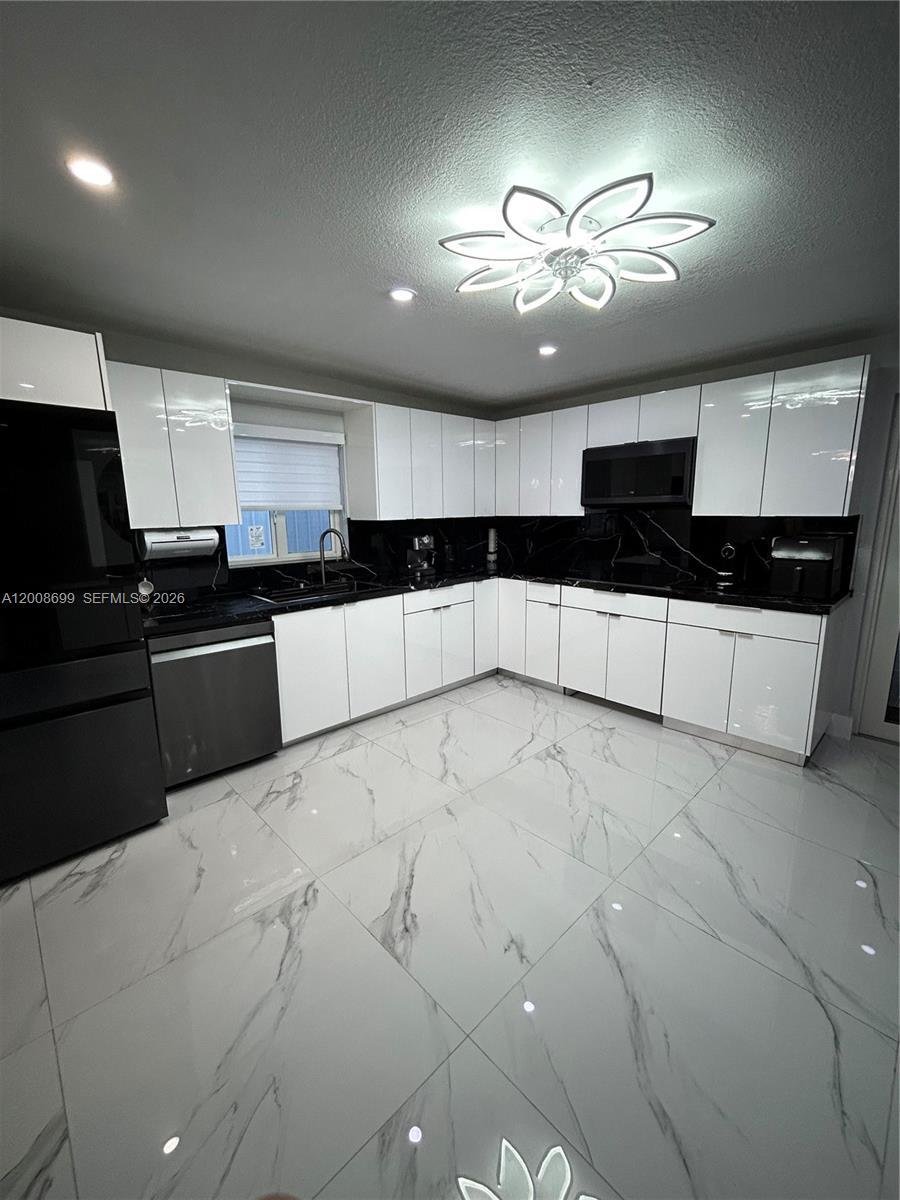 House in Hialeah, Florida, United States 1 - 17781393
