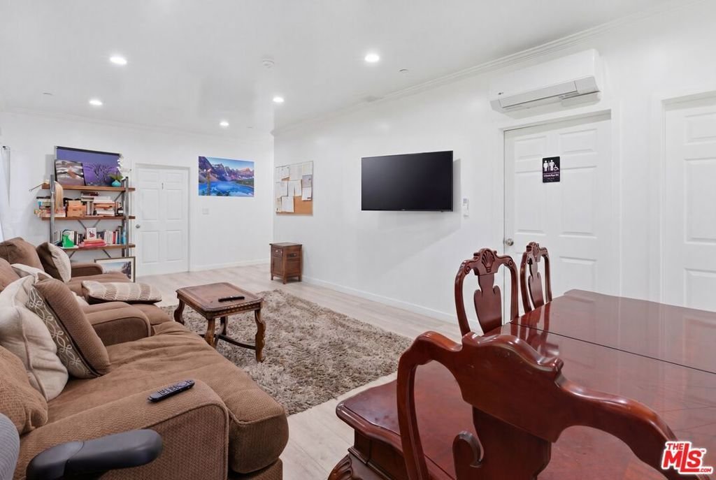 House in Los Angeles, California, United States 5 - 17819239