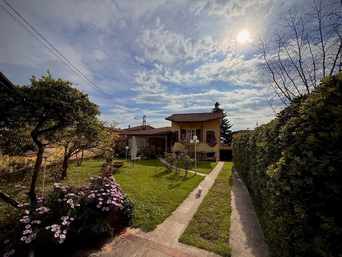 Villa in Fontia-Fossola-Fossone, Marina di Carrara, Tuscany 2 - 17822102