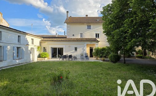 House in Centre Ville, La Couronne, France 1