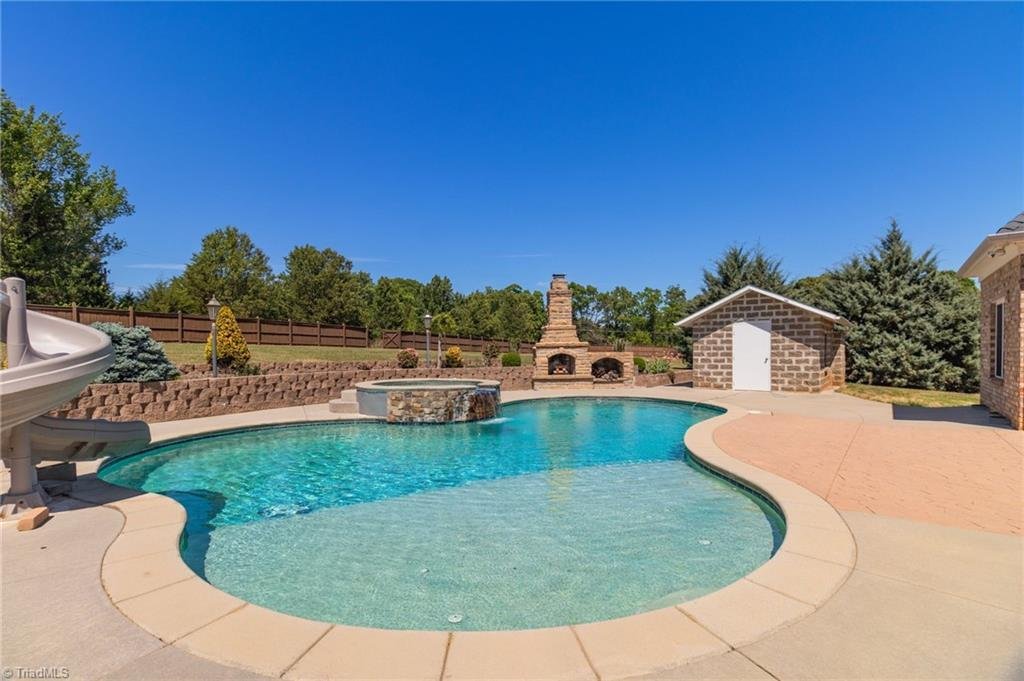 House in Forest Oaks, North Carolina, United States 5 - 17816431