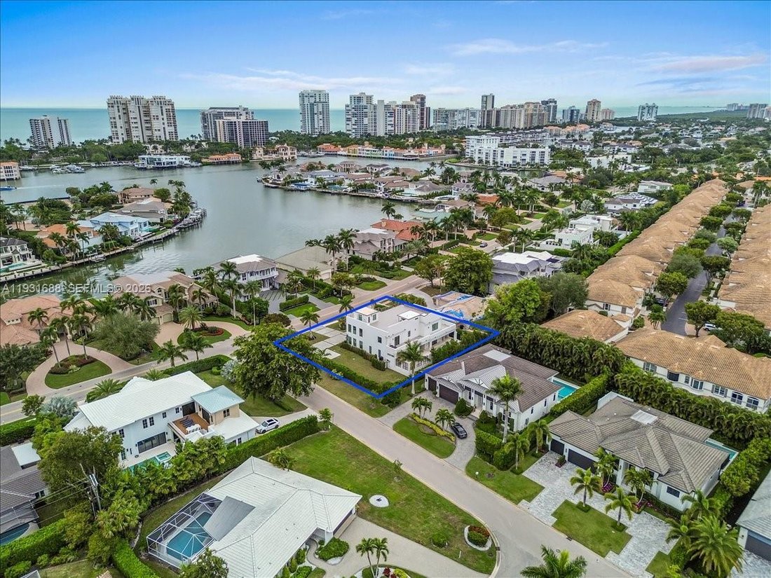 House in Naples, Florida, United States 5 - 16816909