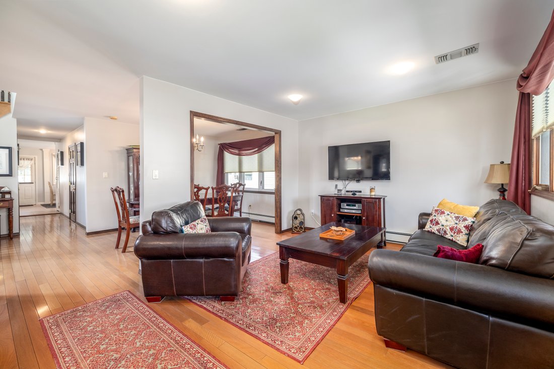 House in East Meadow, New York, United States 5 - 17815342