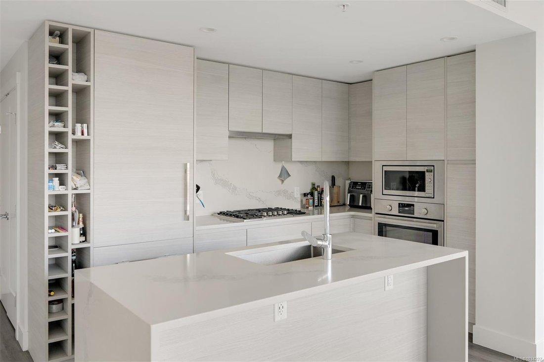 Condo in Victoria, British Columbia, Canada 4 - 17830487