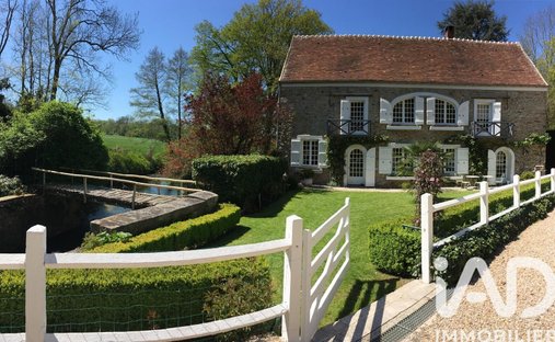 House in Saints, Beautheil-Saints, France 1