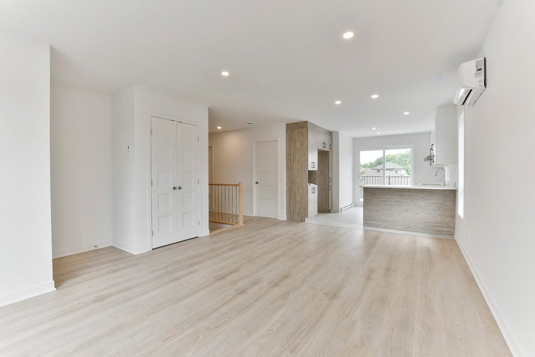 House in Laval, Quebec, Canada 5 - 17825086