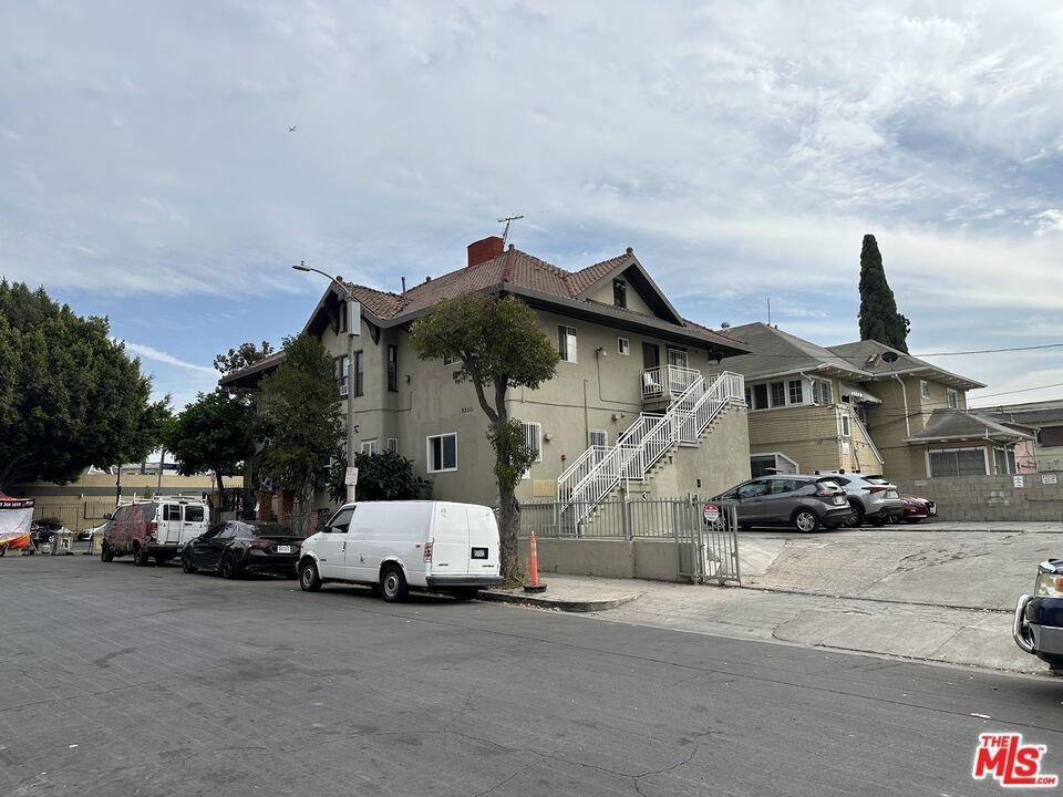 Los Angeles, California, United States 2 - 17829750