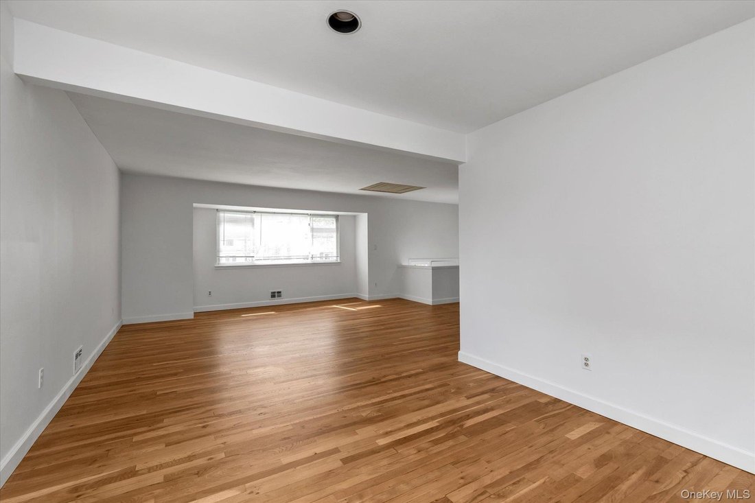 House in Merrick, New York, United States 5 - 17820455