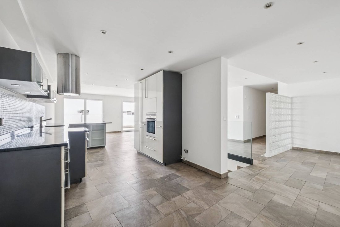 Elegant Duplex With Panoramic View Of Lake Geneva