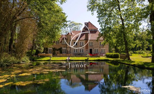 Estate in Vézelay, Bourgogne – Franche-Comté, France 1