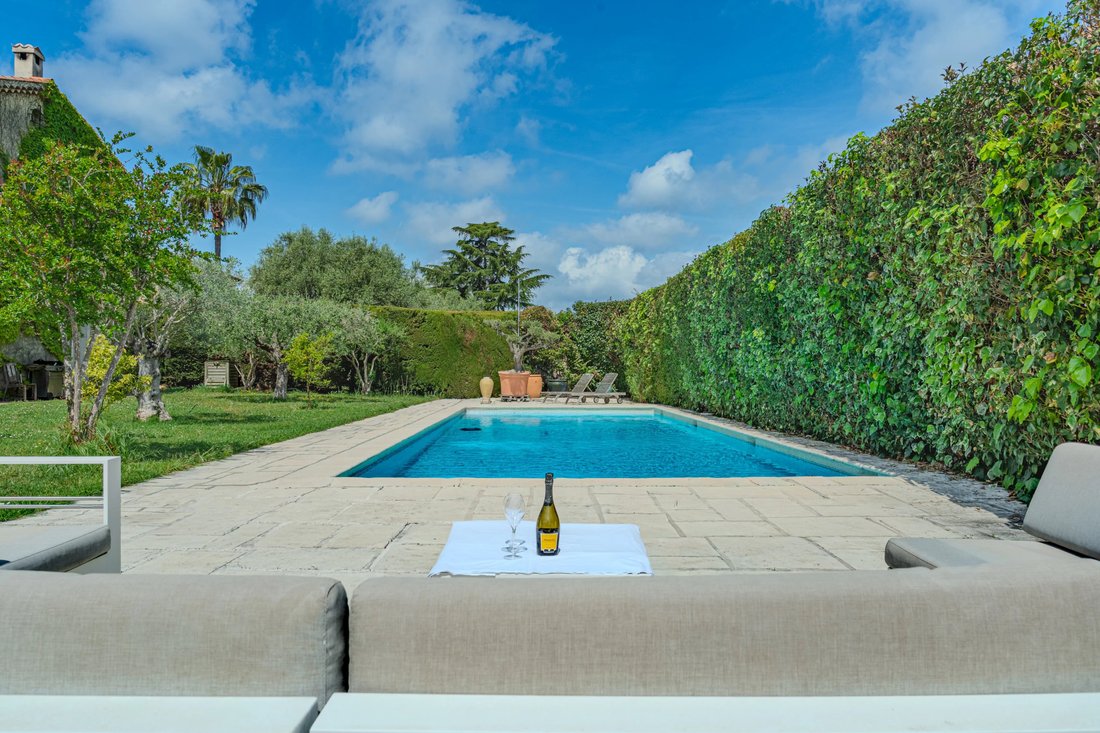 House in Mougins, Provence-Alpes-Côte d'Azur, France 3 - 17676909