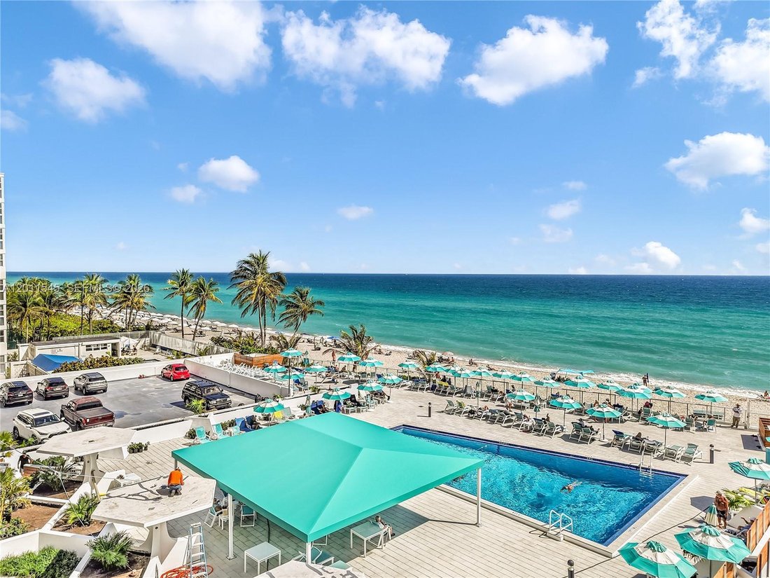 Condo in Hallandale Beach, Florida, United States 3 - 17829068