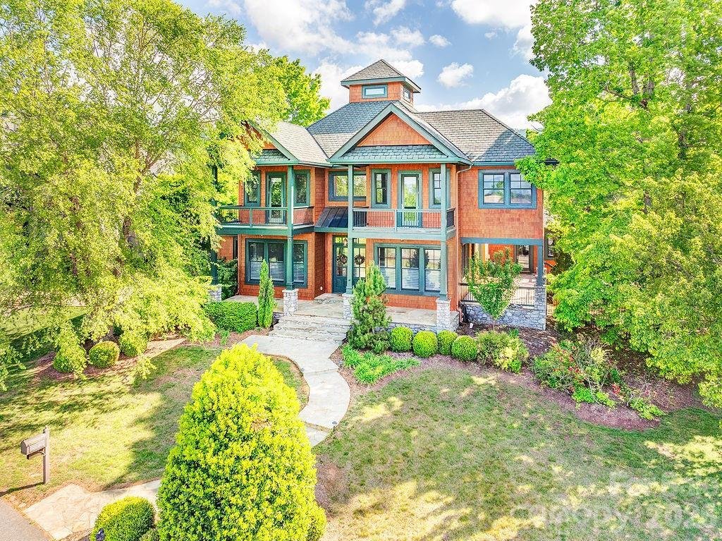 House in Weaverville, North Carolina, United States 1 - 17500014