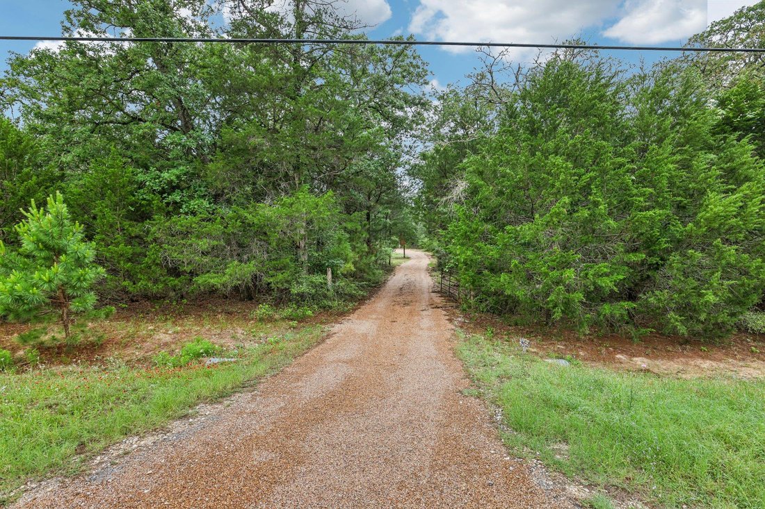 House in Smithville, Texas, United States 2 - 17823736