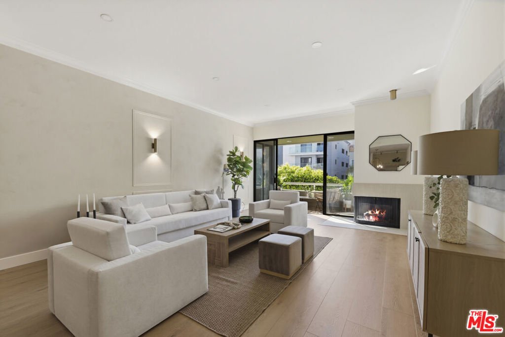 Condo in Los Angeles, California, United States 3 - 17822336