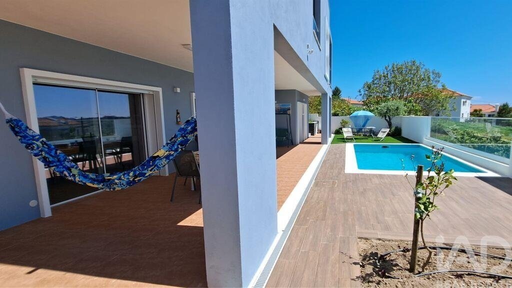 Townhouse in Santo Quintino, Lisbon, Portugal 2 - 17827561