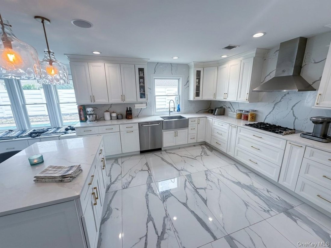 House in Bellmore, New York, United States 4 - 17613100