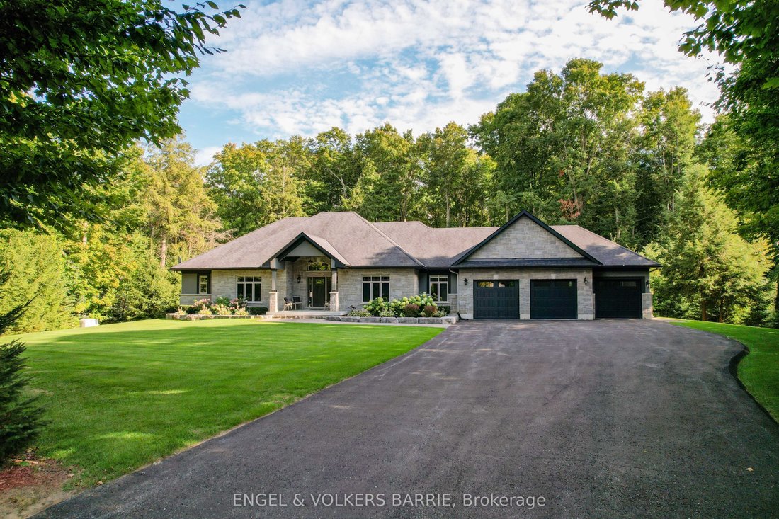 House in Midhurst, Ontario, Canada 2 - 17825034