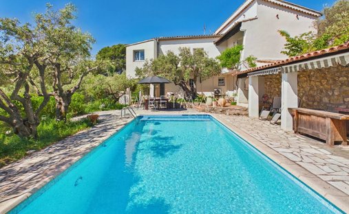 Estate in Draguignan, Provence-Alpes-Côte d'Azur, France 1