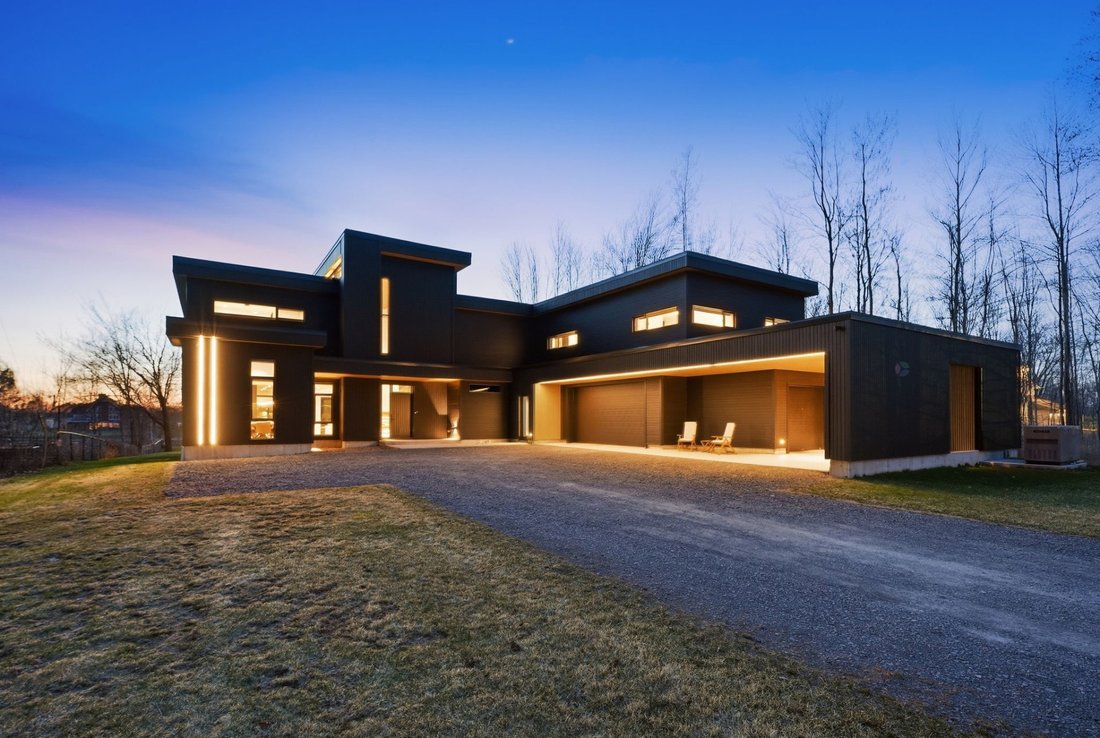 House in Saint-Ignace-de-Loyola, Quebec, Canada 1 - 17656074
